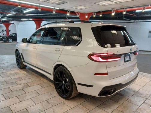 2024 BMW X7 M60i