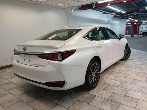 2023 Lexus ES 250 Base