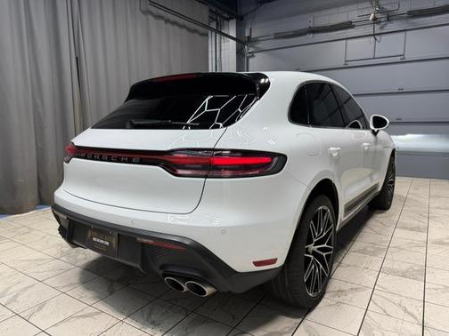 Carrara White Metallic 2022 Porsche Macan Macan