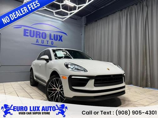 Carrara White Metallic 2022 Porsche Macan Macan