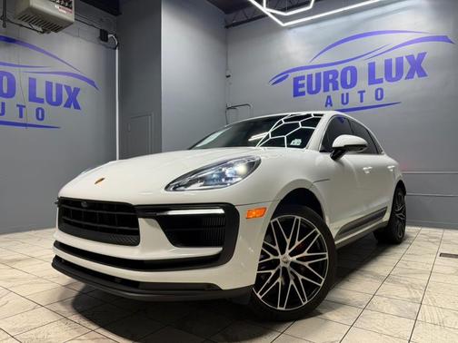 Carrara White Metallic 2022 Porsche Macan Macan