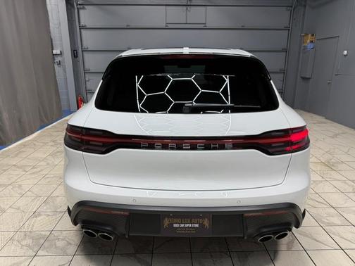 Carrara White Metallic 2022 Porsche Macan Macan