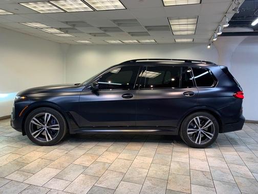 Carbon Black Metallic 2024 BMW X7 M60i