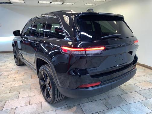 2022 Jeep Grand Cherokee Altitude