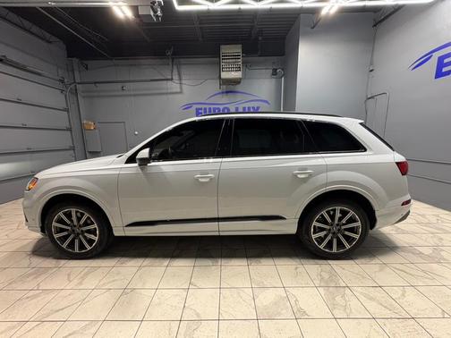 2022 Audi Q7 45 Premium Plus