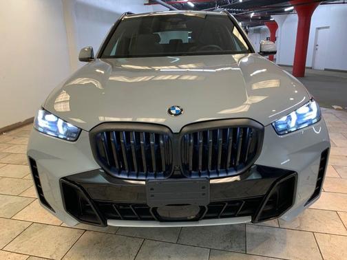 Brooklyn Grey Metallic 2024 BMW X5 xDrive40i