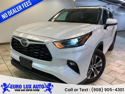 Midnight Black Metallic 2023 Toyota Highlander XLE