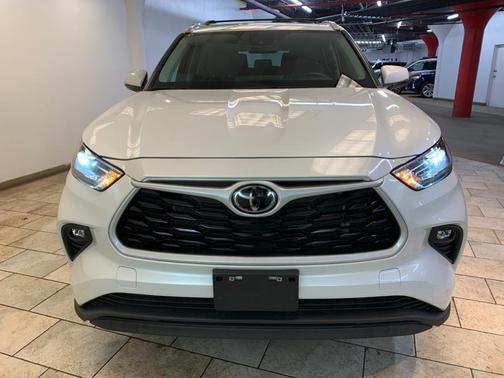 Midnight Black Metallic 2023 Toyota Highlander XLE
