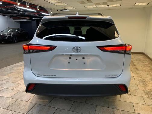 Midnight Black Metallic 2023 Toyota Highlander XLE