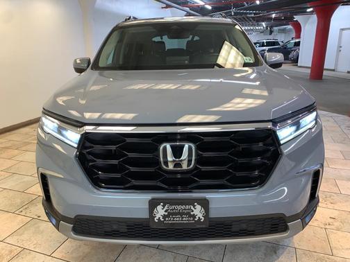 2023 Honda Pilot Touring 8-Passenger