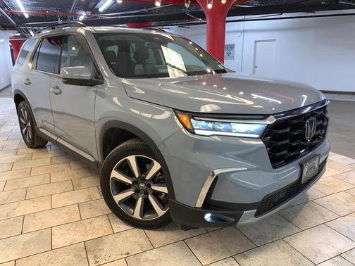2023 Honda Pilot Touring 8-Passenger