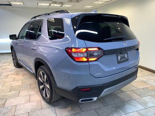 2023 Honda Pilot Touring 8-Passenger