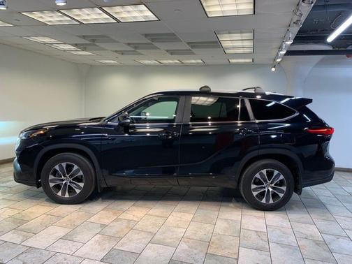 Midnight Black Metallic 2023 Toyota Highlander XLE
