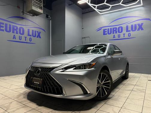 2025 Lexus ES 300h Base