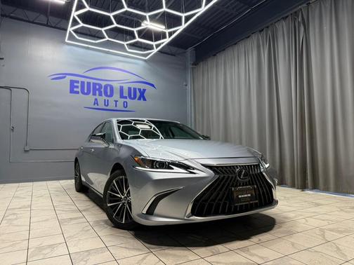 2025 Lexus ES 300h Base