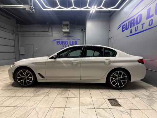 Alpine White 2022 BMW 530 i xDrive