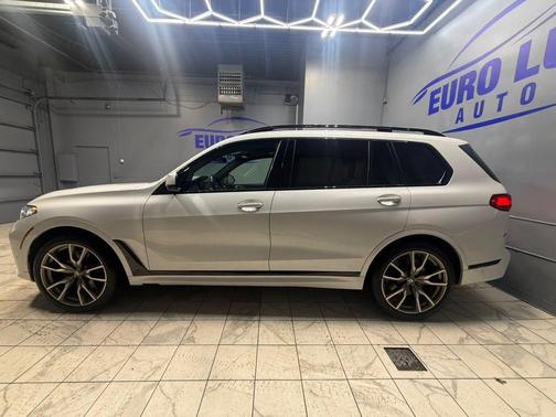 2020 BMW X7 M50i