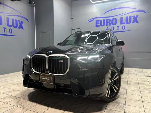 2023 BMW X7 M60i