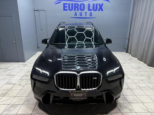 2023 BMW X7 M60i