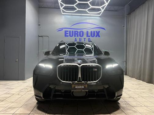2023 BMW X7 M60i