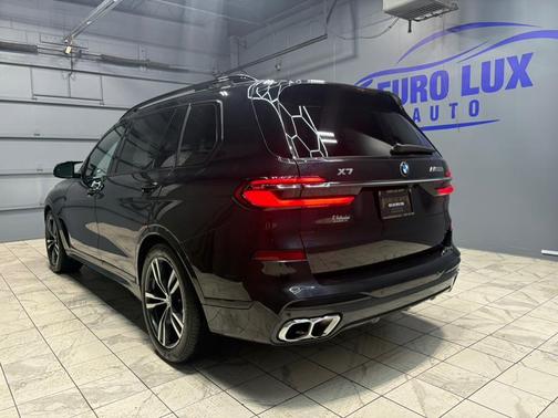 2023 BMW X7 M60i
