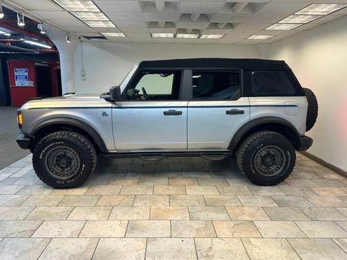2022 Ford Bronco Black Diamond