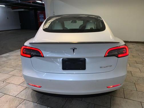 Pearl White Multi-Coat 2022 Tesla Model 3 Performance