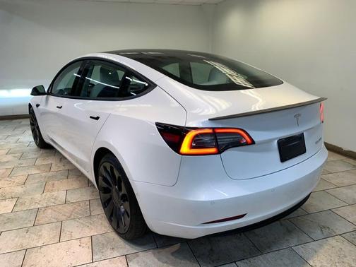 Pearl White Multi-Coat 2022 Tesla Model 3 Performance