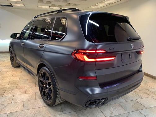 2024 BMW X7 M60i