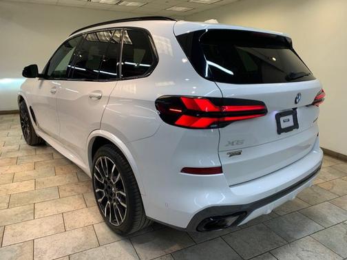 Alpine White 2024 BMW X5 xDrive40i