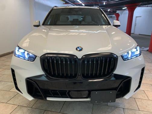Alpine White 2024 BMW X5 xDrive40i