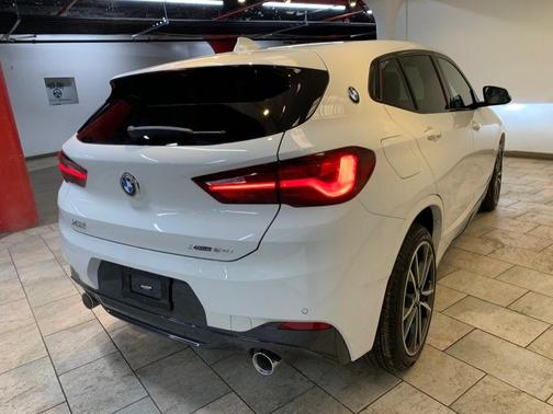 Alpine White 2023 BMW X2 xDrive28i