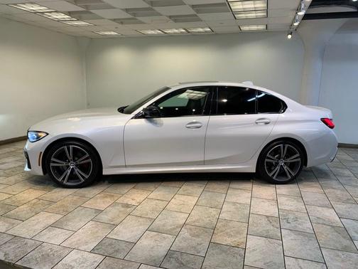 Mineral White Metallic 2022 BMW 330 xDrive