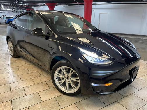 2022 Tesla Model Y Long Range Dual Motor All-Wheel Drive