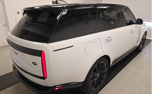 Fuji White 2023 Land Rover Range Rover P400 SE