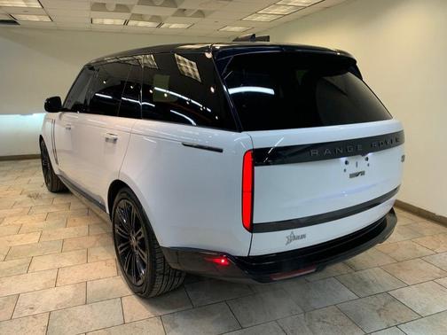 Fuji White 2023 Land Rover Range Rover P400 SE