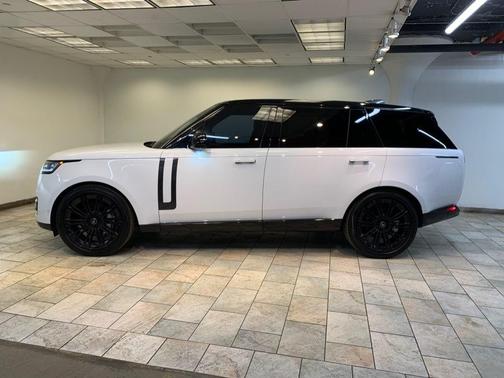 Fuji White 2023 Land Rover Range Rover P400 SE