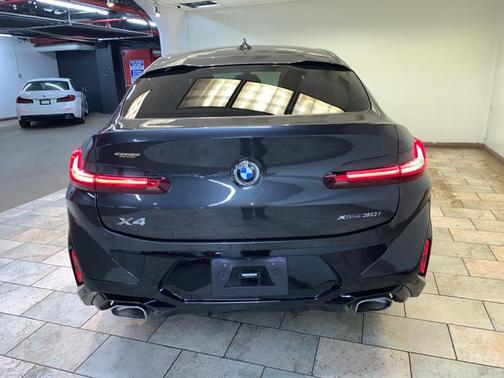 2023 BMW X4 xDrive30i