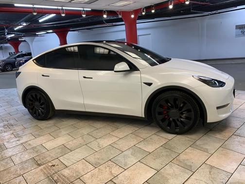Pearl White Multi-Coat 2023 Tesla Model Y Performance Dual Motor All-Wheel Drive