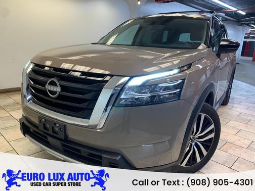 2023 Nissan Pathfinder Platinum 4WD