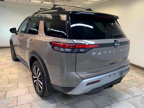 2023 Nissan Pathfinder Platinum 4WD