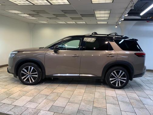 2023 Nissan Pathfinder Platinum 4WD
