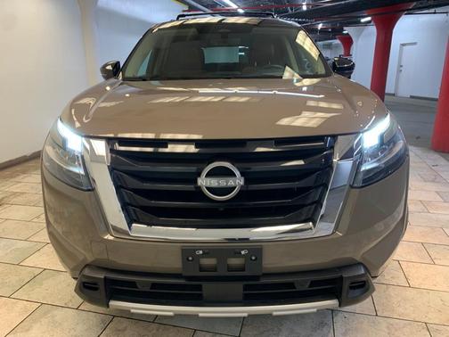 2023 Nissan Pathfinder Platinum 4WD