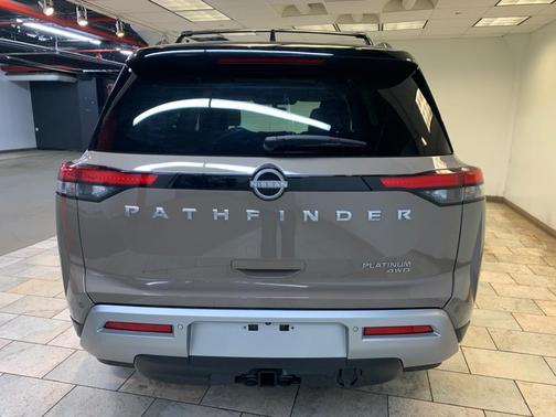 2023 Nissan Pathfinder Platinum 4WD