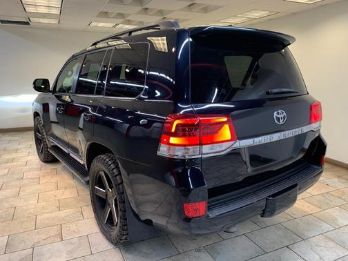 2016 Toyota Land Cruiser Base