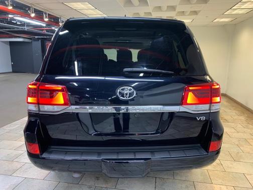 2016 Toyota Land Cruiser Base