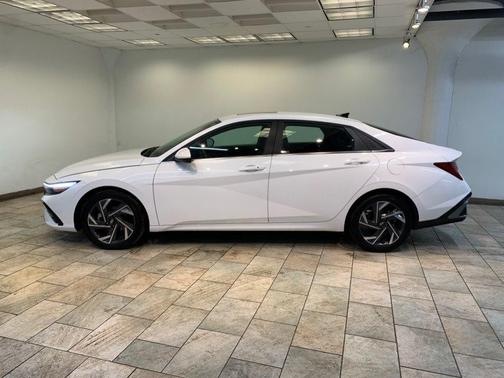 2025 Hyundai ELANTRA SEL