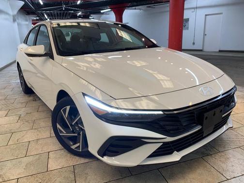 2025 Hyundai ELANTRA SEL