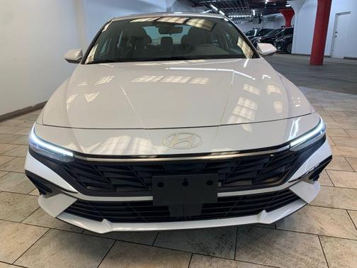 2025 Hyundai ELANTRA SEL