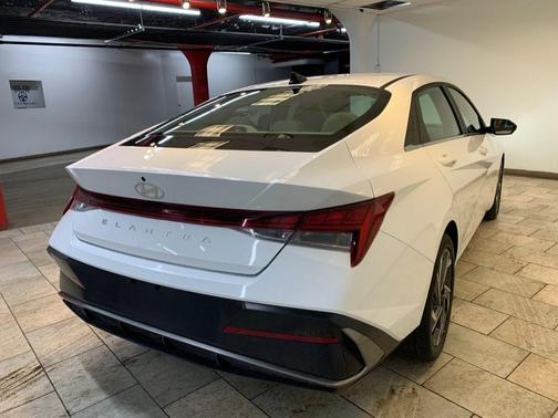 2025 Hyundai ELANTRA SEL